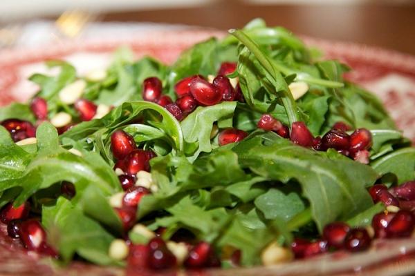 سلطة الجرجير و الرمان https://www.kuwaitkitchen.com/upload/product_1616357926_jLbWvRt7IDhdwvI.jpg